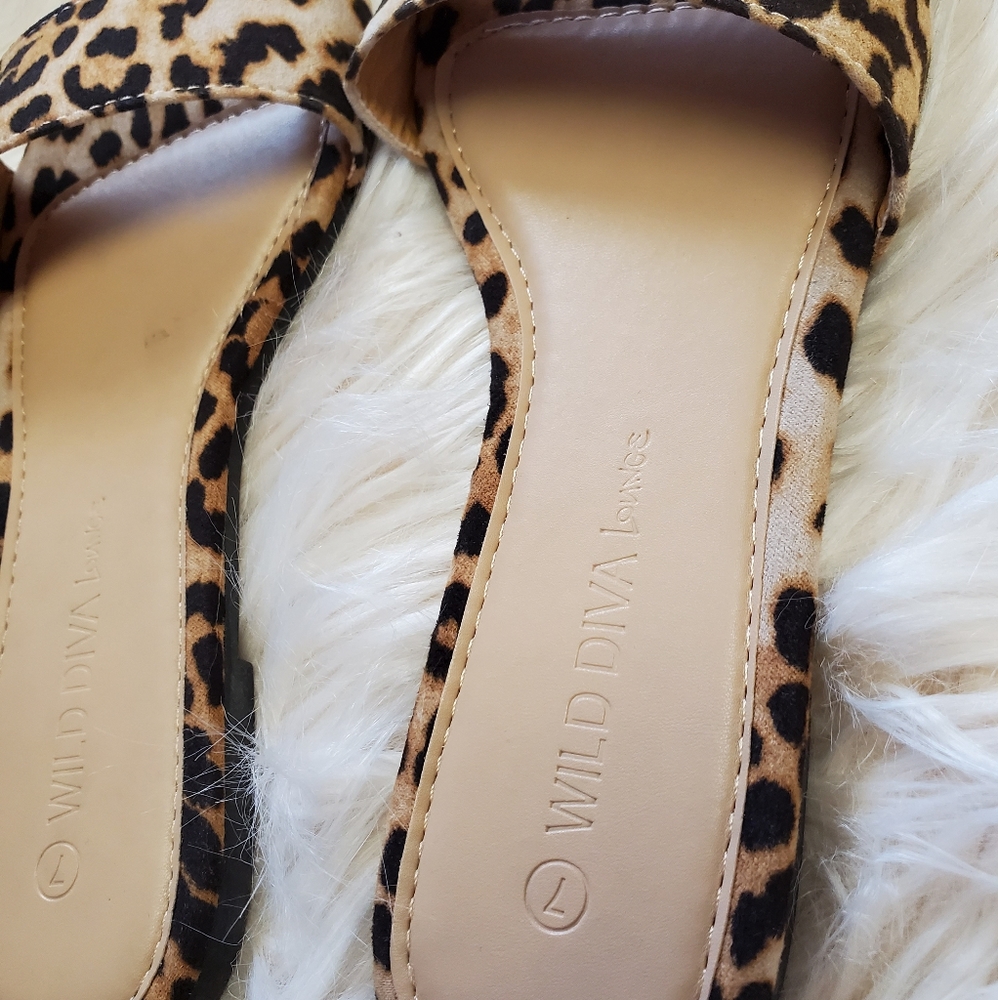 🆕️LEOPARD PRINT SANDALS🆕️ - Picture 3 of 4